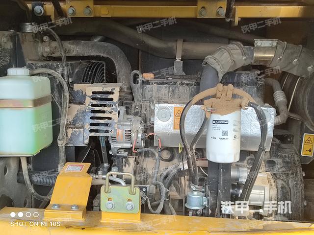 回转马达和主控阀（整机外观）