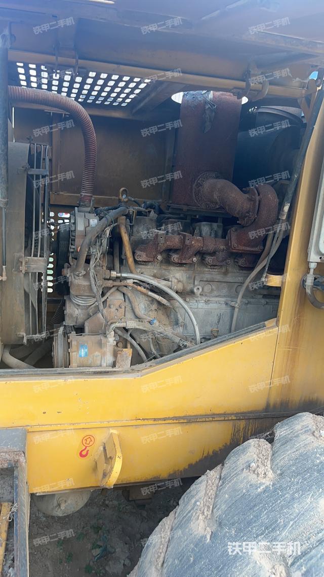 发动机左侧（整机外观及大件）