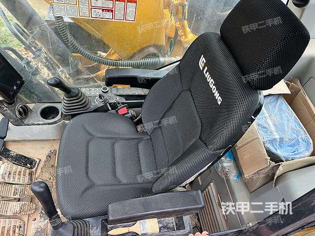 驾驶室整体（整机外观）