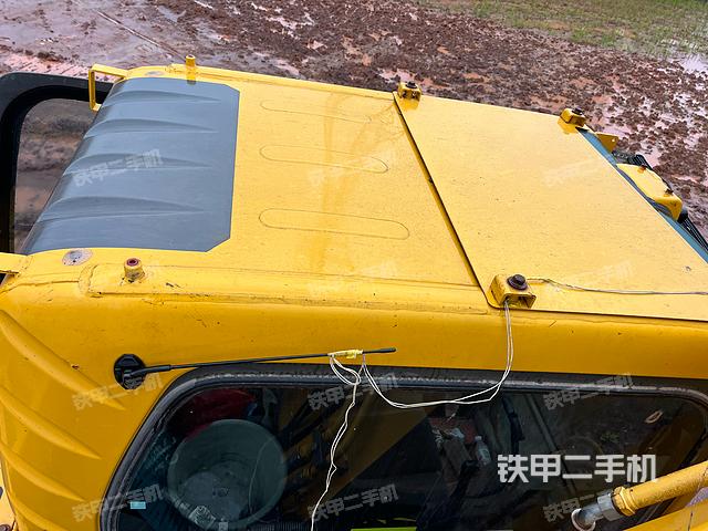 驾驶室顶部（整机外观）