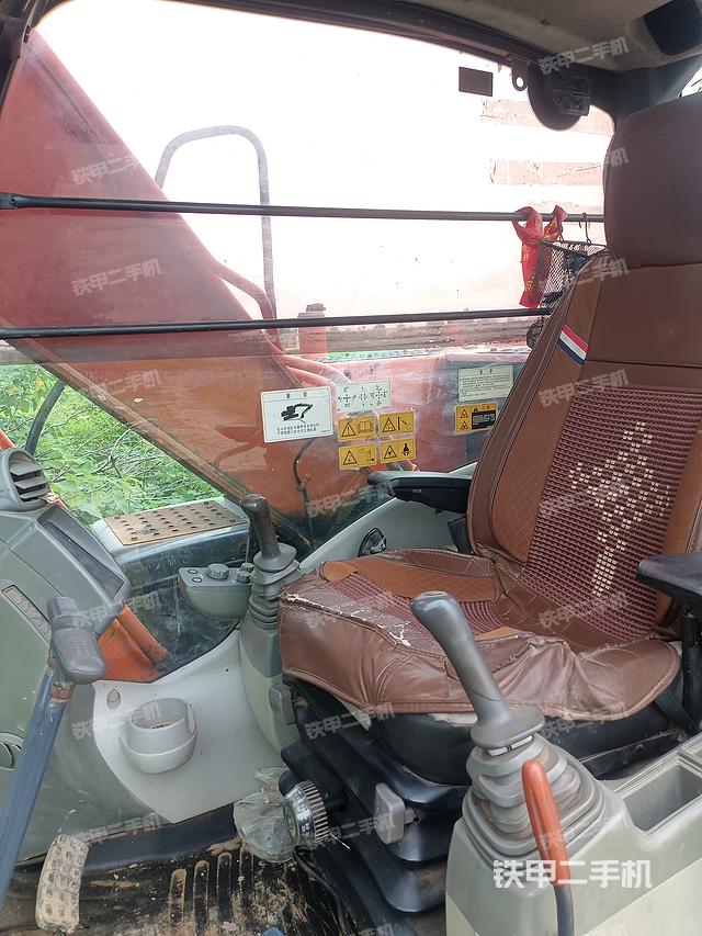 驾驶室顶部（整机外观）