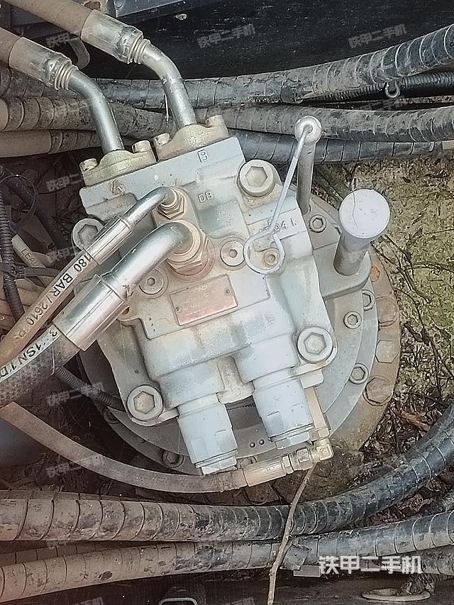 回转马达和主控阀（整机外观）