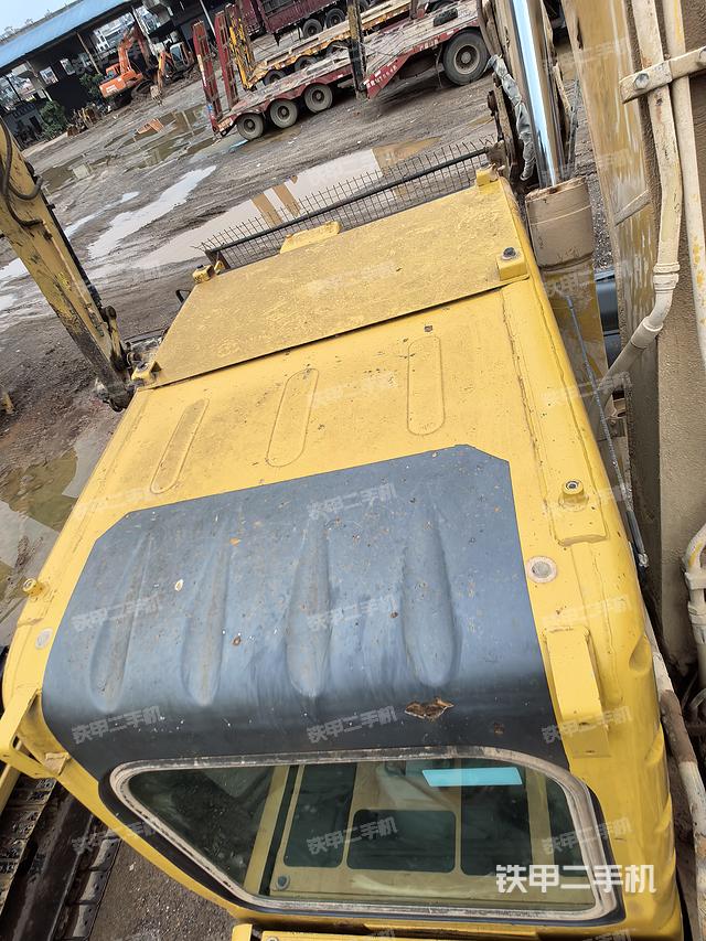 驾驶室顶部（整机外观）