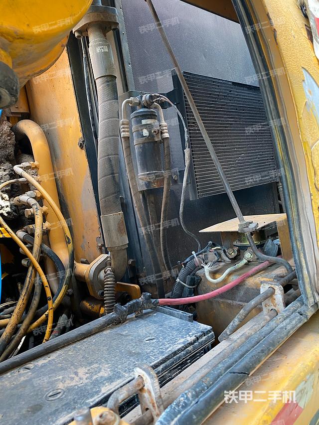 回转马达和主控阀（整机外观）