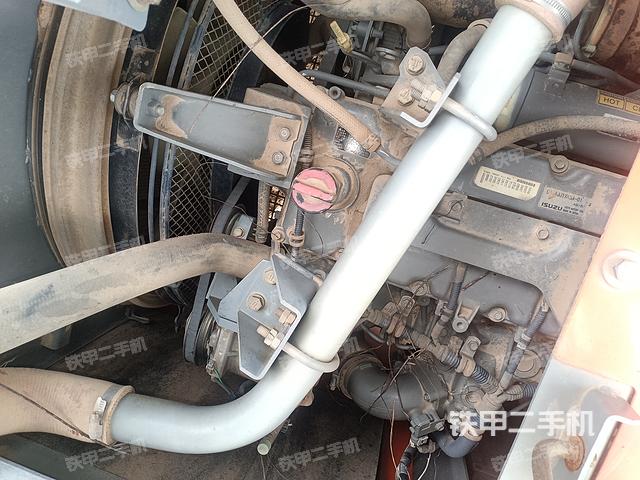 液压泵舱室正面整体（整机外观）