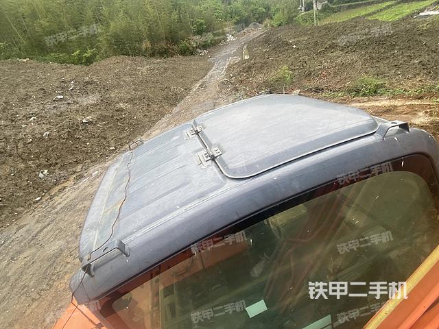 驾驶室顶部（整机外观）