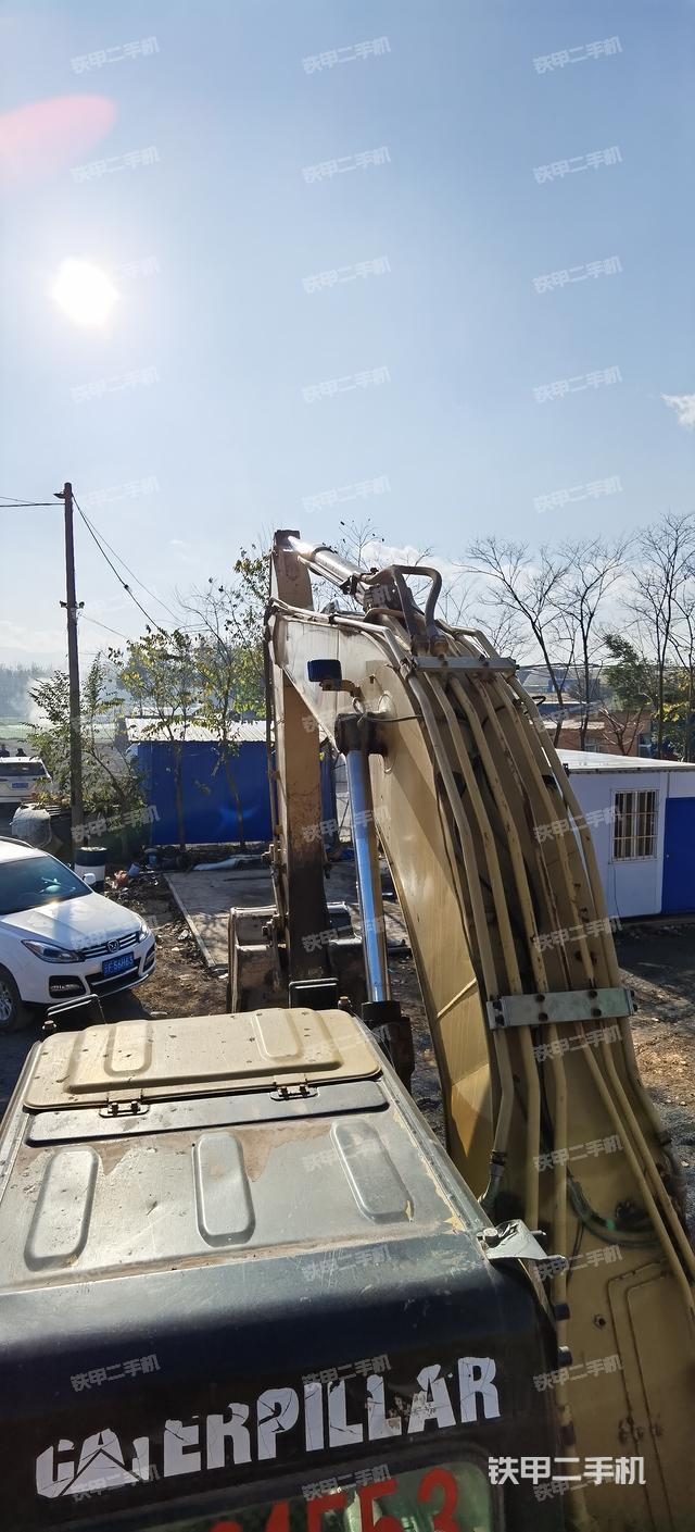 驾驶室顶部（整机外观）