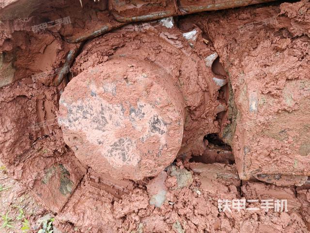 左驅(qū)動輪（行走機(jī)構(gòu)）