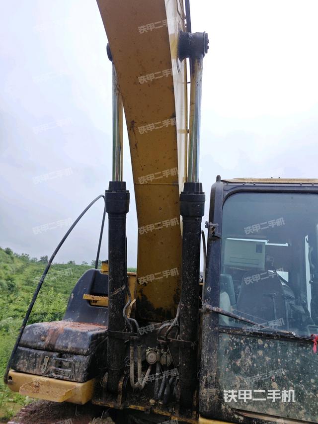 大臂油缸整體?豎拍（工作和回轉(zhuǎn)裝置）