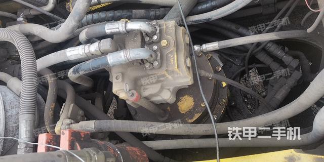 回转马达和主控阀（整机外观）