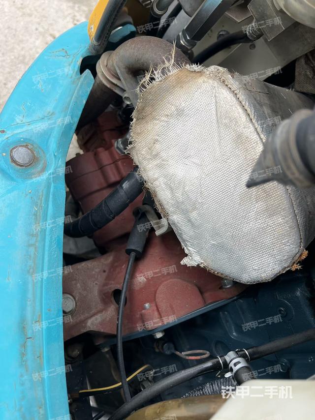 液压泵舱室正面整体（整机外观）