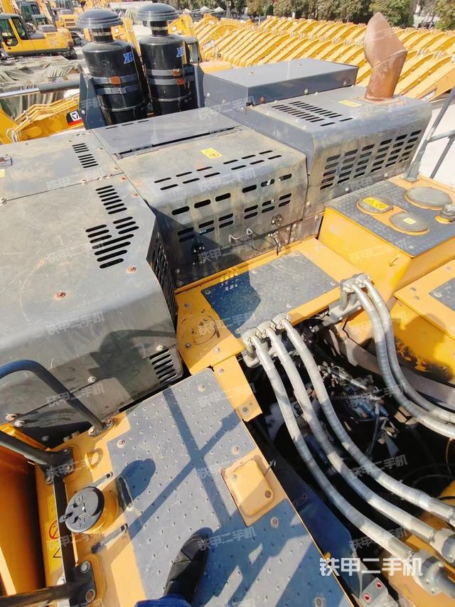 驾驶室顶部（整机外观）