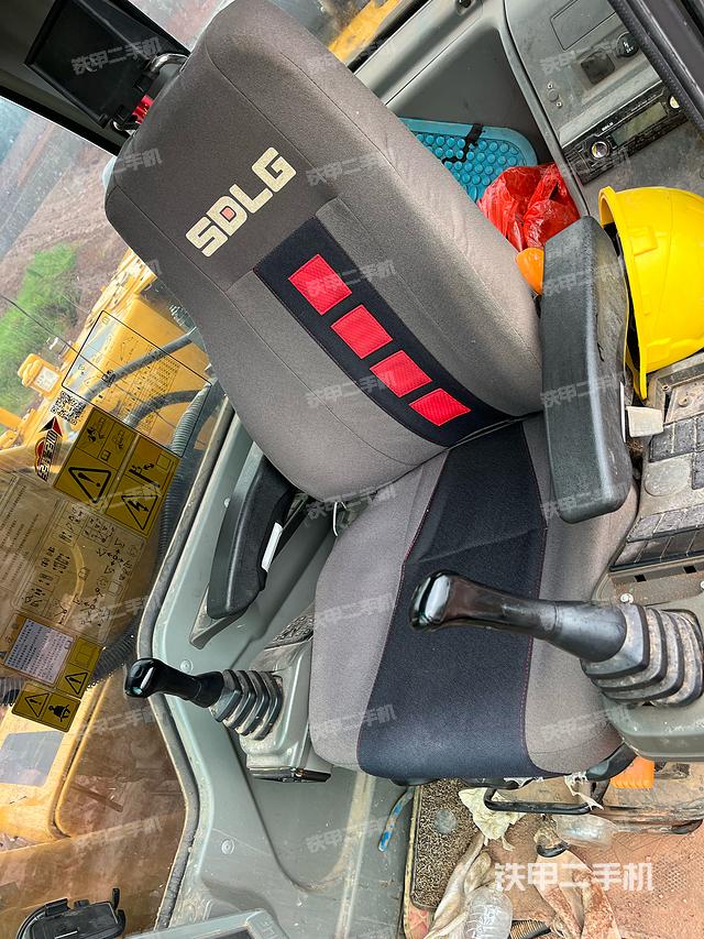 驾驶室整体（整机外观）