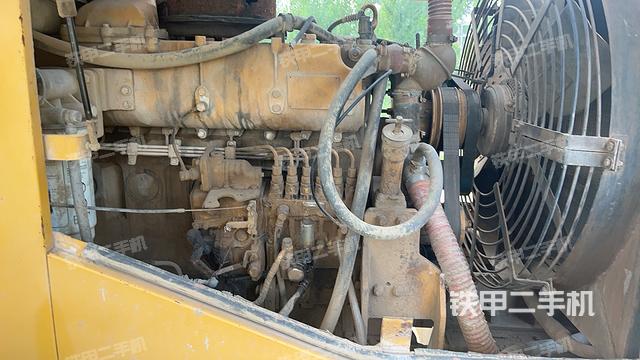 发动机右侧（整机外观及大件）