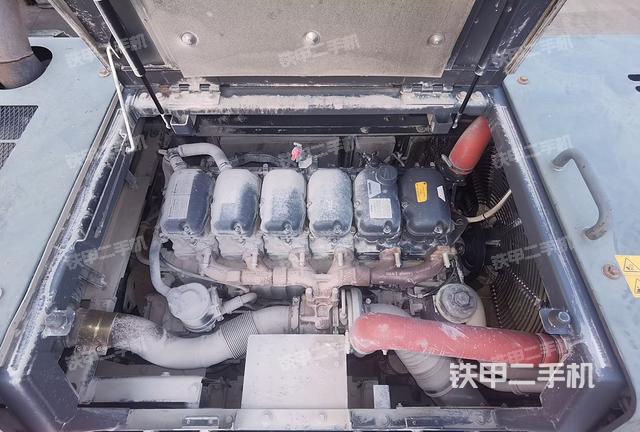 發(fā)動(dòng)機(jī)室（上車部件）