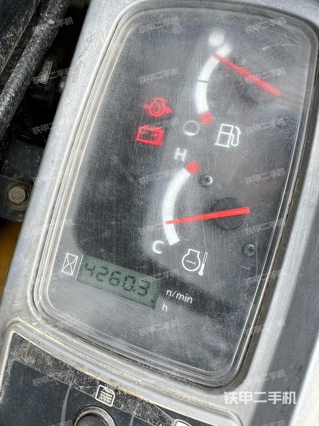 驾驶室整体（整机外观）