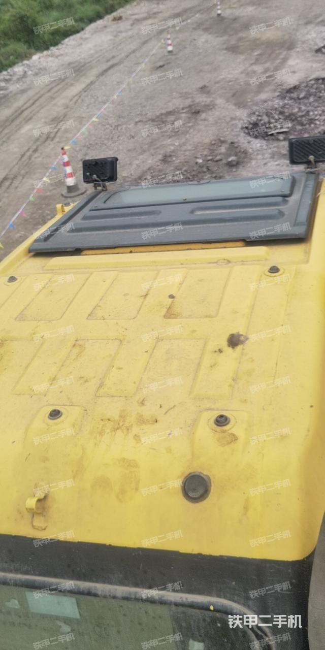 驾驶室顶部（整机外观）