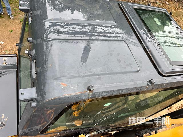 驾驶室顶部（整机外观）