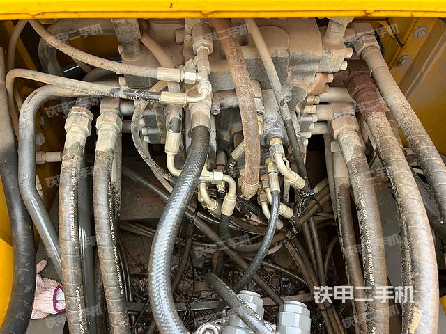 回转马达和主控阀（整机外观）