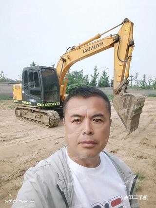 北京现代R110D-7挖掘机实拍图片