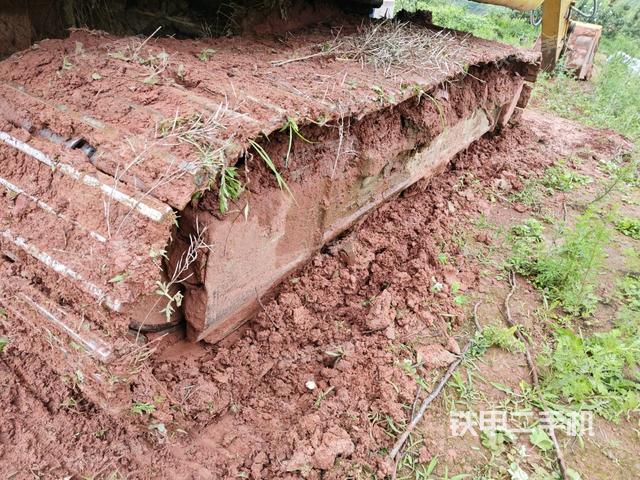 右側(cè)履帶整體（行走機(jī)構(gòu)）