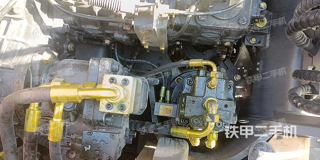 回转马达和主控阀（整机外观）