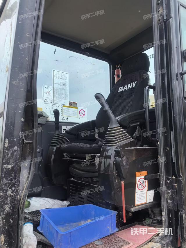 驾驶室整体（整机外观）