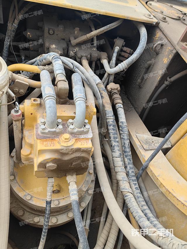 回转马达和主控阀（整机外观）