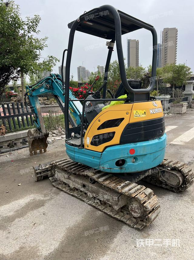 驾驶室顶部（整机外观）