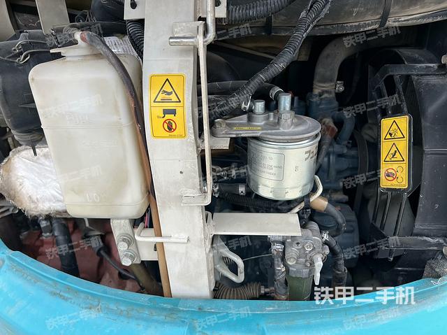 回转马达和主控阀（整机外观）