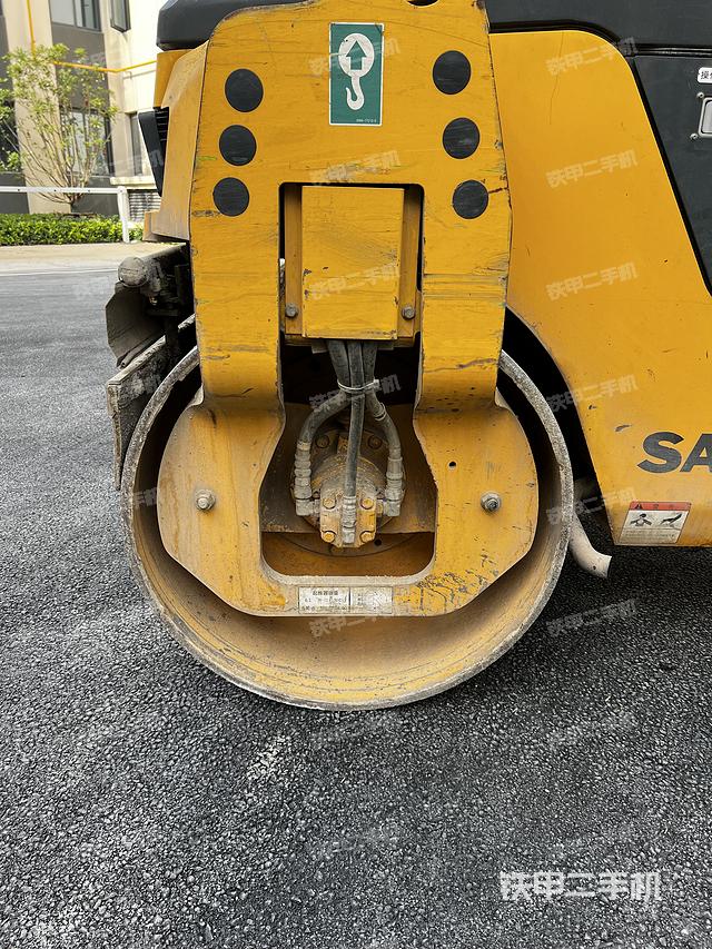 整机右侧（设备外观及核心部件）