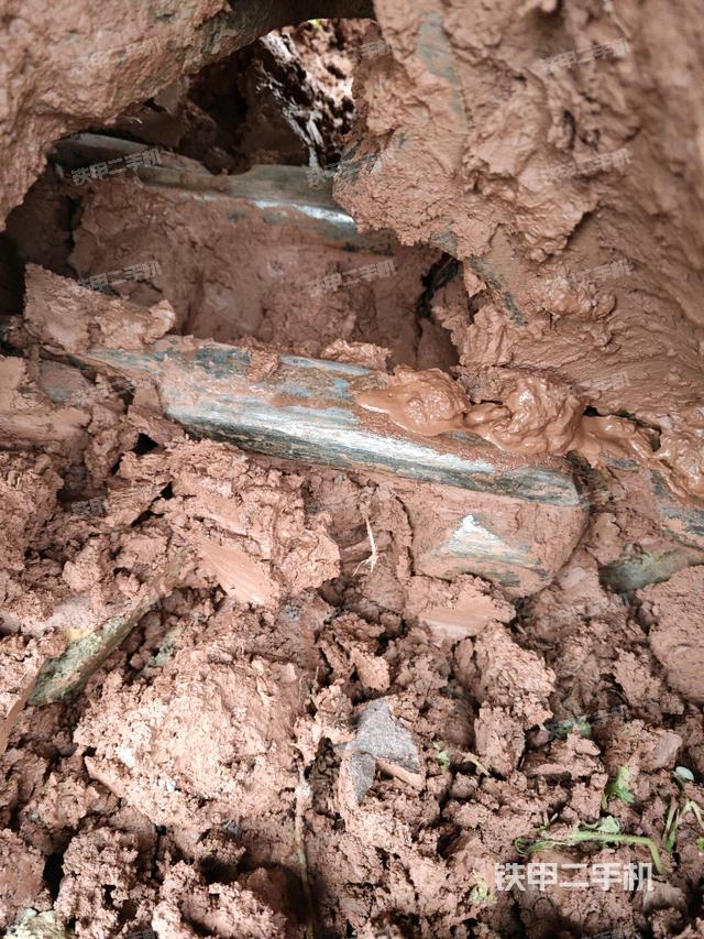 左側(cè)行走馬達(dá)蓋板（行走機(jī)構(gòu)）