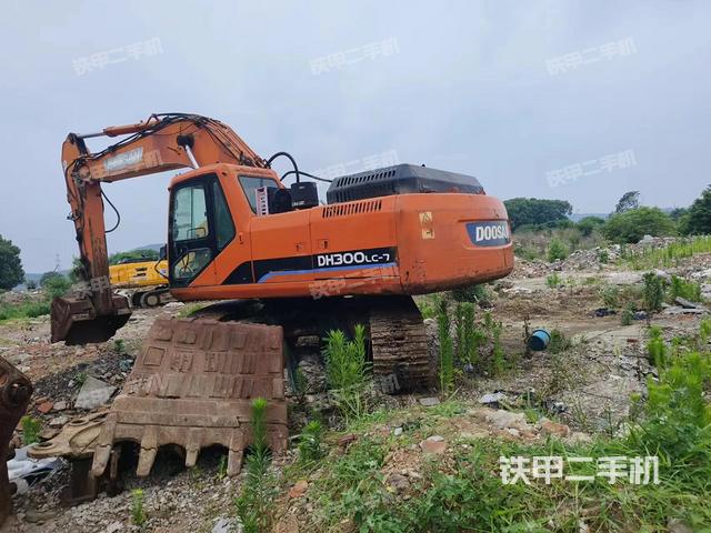 斗山DH300LC-7挖掘机