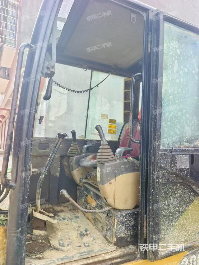 驾驶室整体（整机外观）