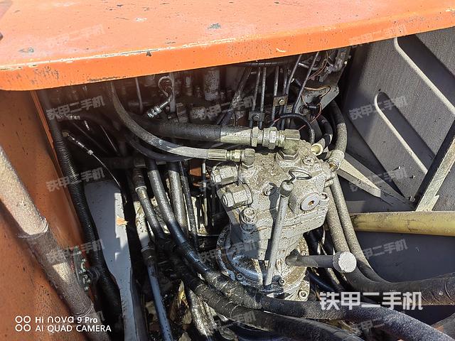 回转马达和主控阀（整机外观）