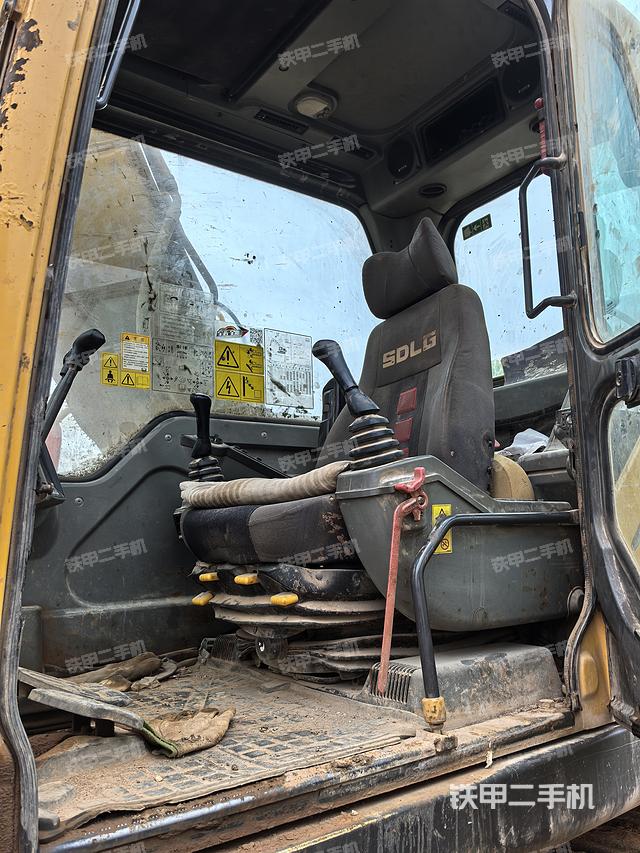 驾驶室整体（整机外观）