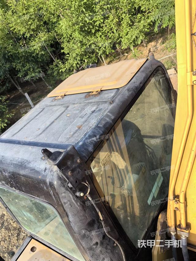 驾驶室顶部（整机外观）