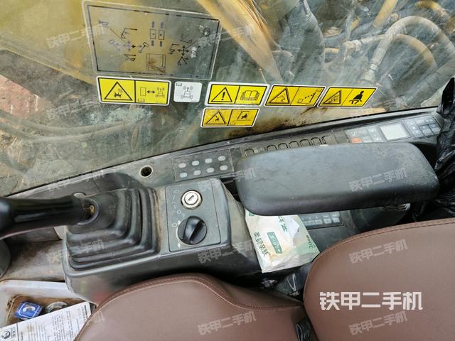 座椅右側(cè)控制臺/鑰匙門/油門/含右手柄（駕駛室部分）