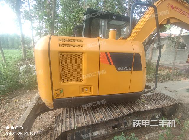 驾驶室顶部（整机外观）