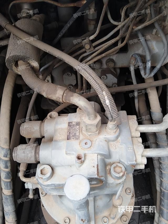 回转马达和主控阀（整机外观）