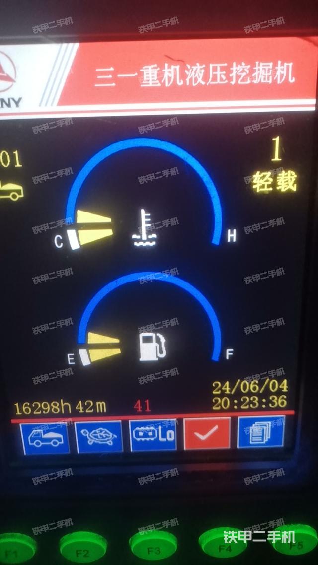 液压泵舱室正面整体（整机外观）