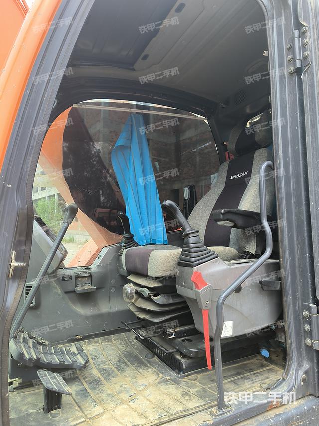 驾驶室整体（整机外观）