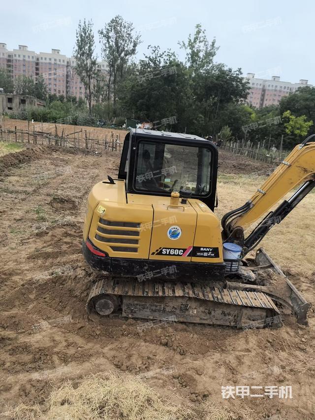 驾驶室顶部（整机外观）