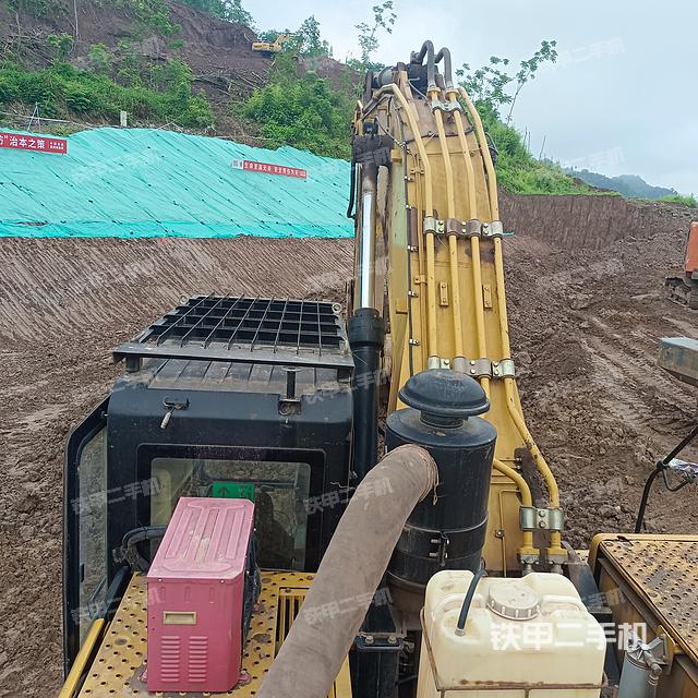 驾驶室顶部（整机外观）