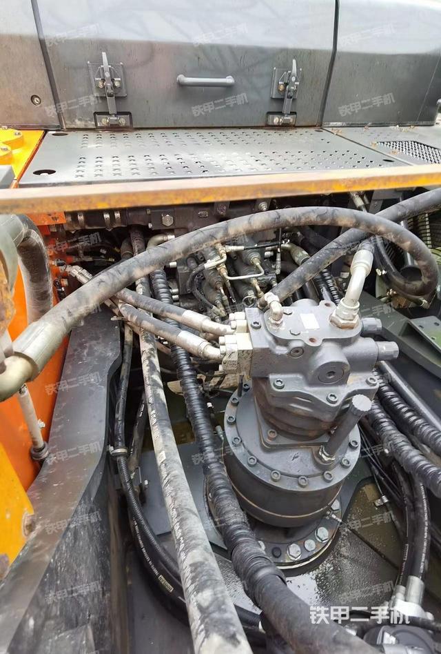 回轉(zhuǎn)馬達(dá)（上車部件）