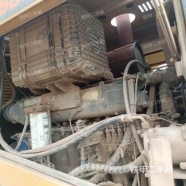 发动机右侧（整机外观及大件）