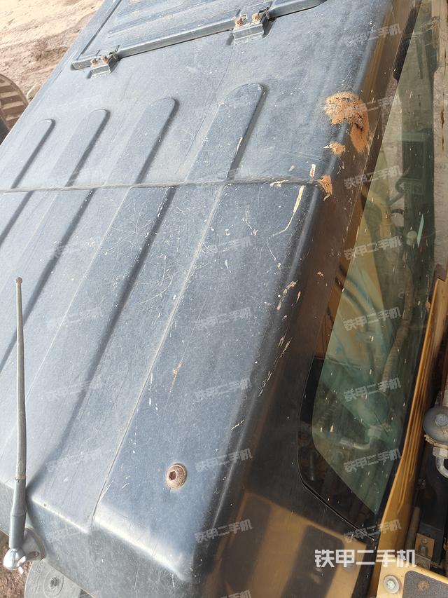 驾驶室顶部（整机外观）