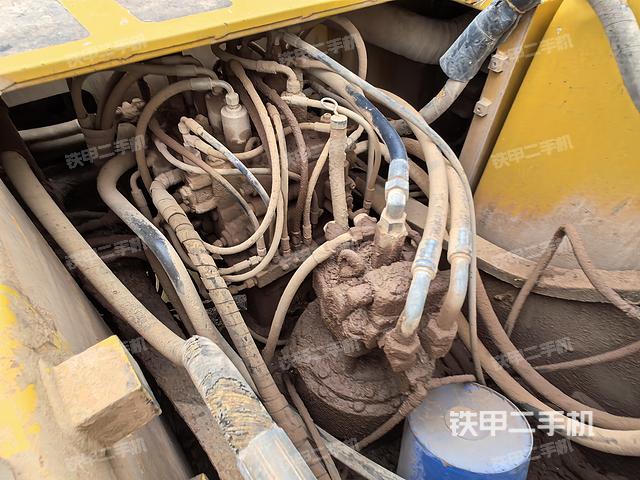 回转马达和主控阀（整机外观）