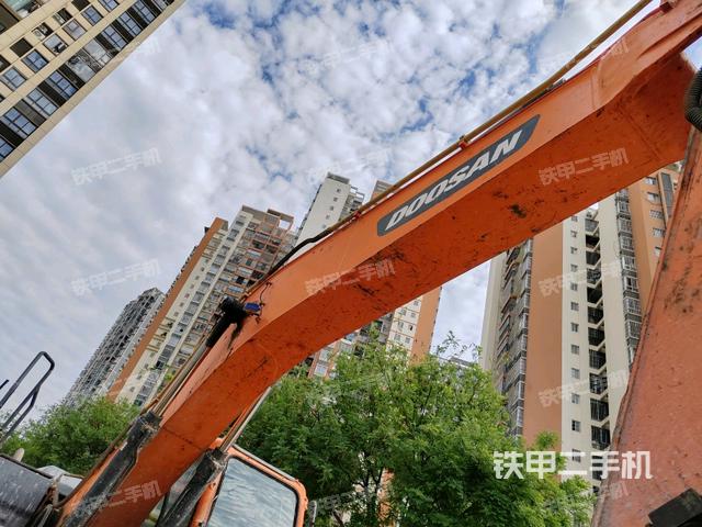 大臂整体 右侧（工作和回转装置）