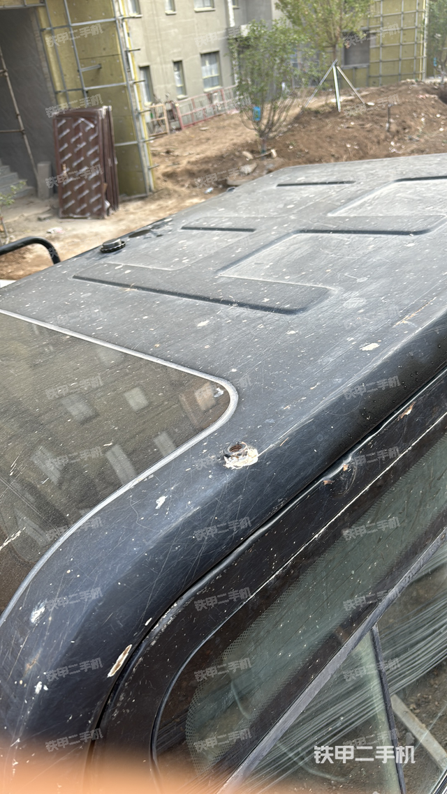 驾驶室顶部（整机外观）